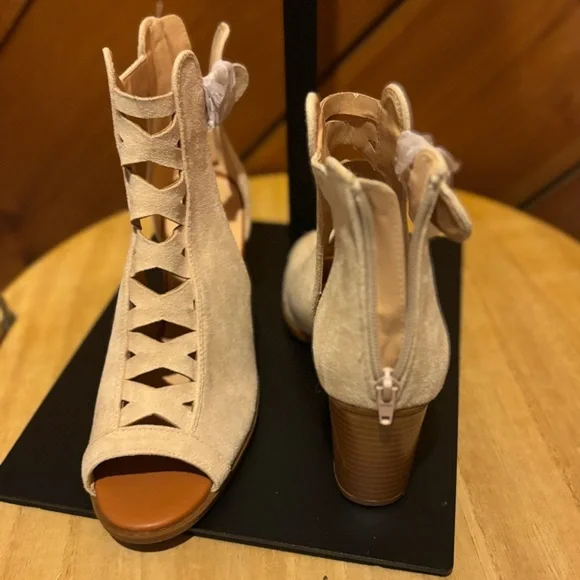 Chic Cutout Beige Heels - Picture 2 of 4